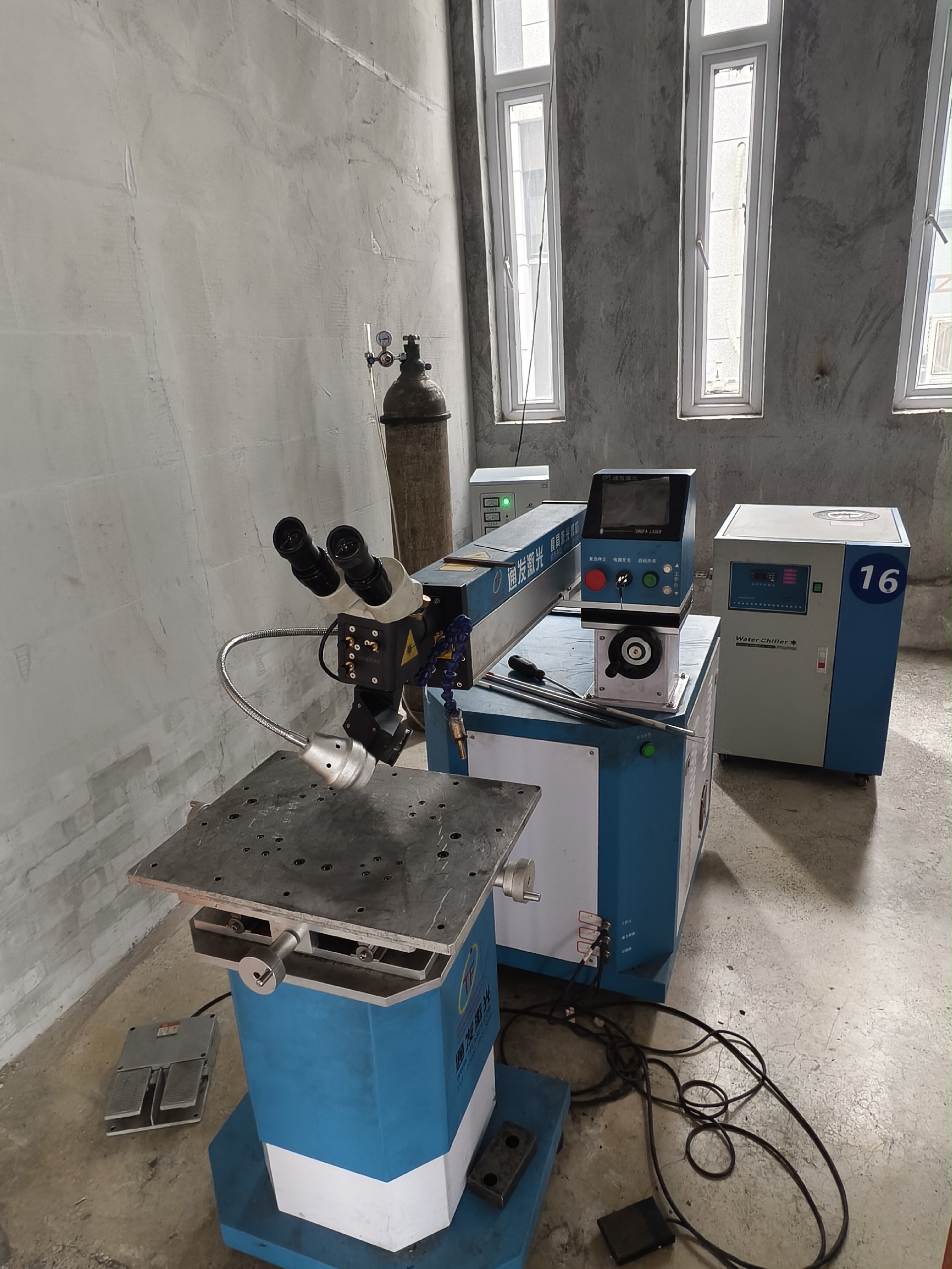 10 激光焊接區(qū).jpg